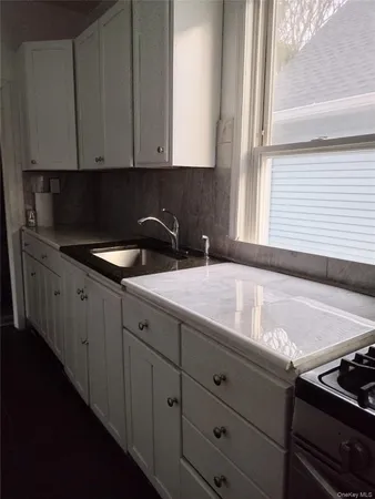 $2,400 | 15 Hoffman Avenue, Unit 2, Poughkeepsie, NY 12603
