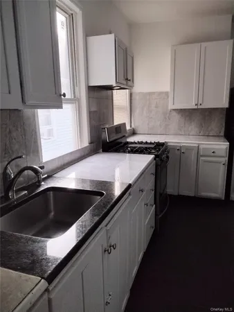 $2,400 | 15 Hoffman Avenue, Unit 2, Poughkeepsie, NY 12603