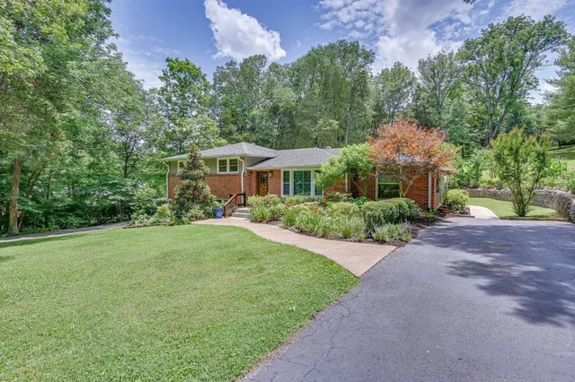 $3,400 | 682 Shawnee Drive, Nashville, TN 37205