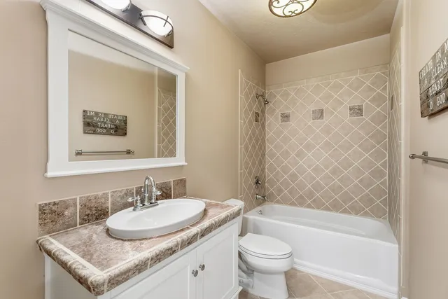 $925,000 | 17211 East Rosemont Lane, Greenacres, WA 99016