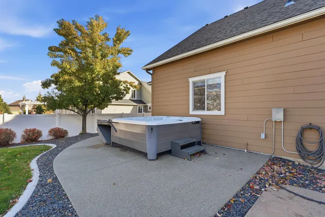 $925,000 | 17211 East Rosemont Lane, Greenacres, WA 99016