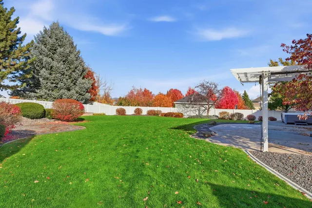 $925,000 | 17211 East Rosemont Lane, Greenacres, WA 99016