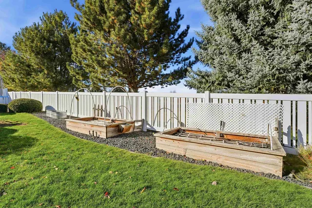 $925,000 | 17211 East Rosemont Lane, Greenacres, WA 99016