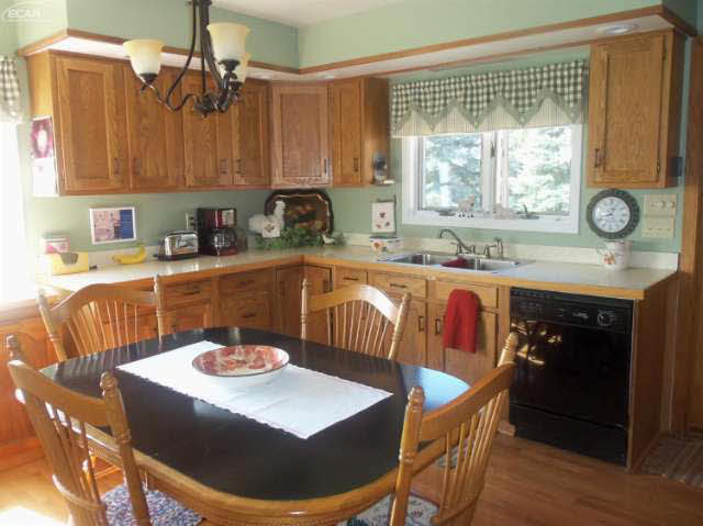 4236 South Vassar Road Vassar, MI 48768 - Photo 8 of 32 21224559-7.JPG
