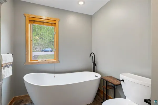 $865,000 | 116 Eagle Pointe Road, Coleraine, MN 55722