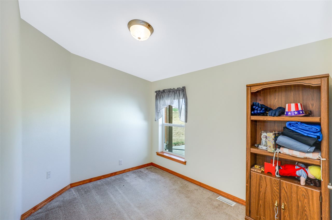 8928 North Wood Road Spokane, WA 99224 - Photo 17 of 47