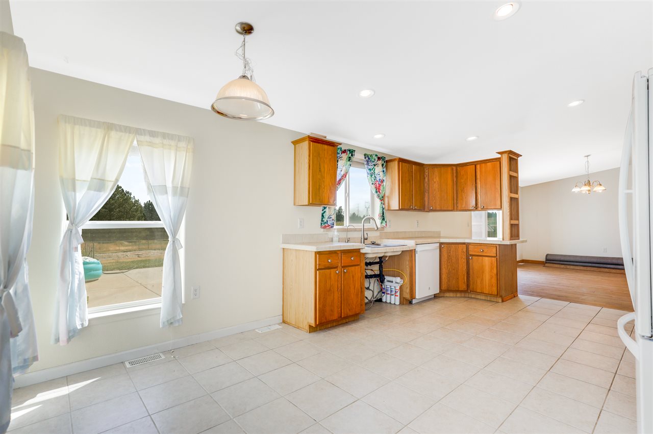 8928 North Wood Road Spokane, WA 99224 - Photo 7 of 47