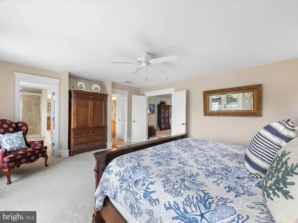 a black and white photo of a room