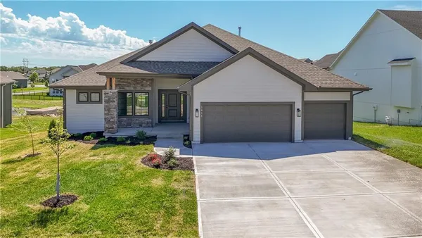 $699,950 | 23903 Clearcreek Parkway, Shawnee, KS 66226