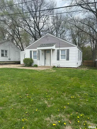 $1,500 | 5106 North Glen Elm Drive, Peoria Heights, IL 61616