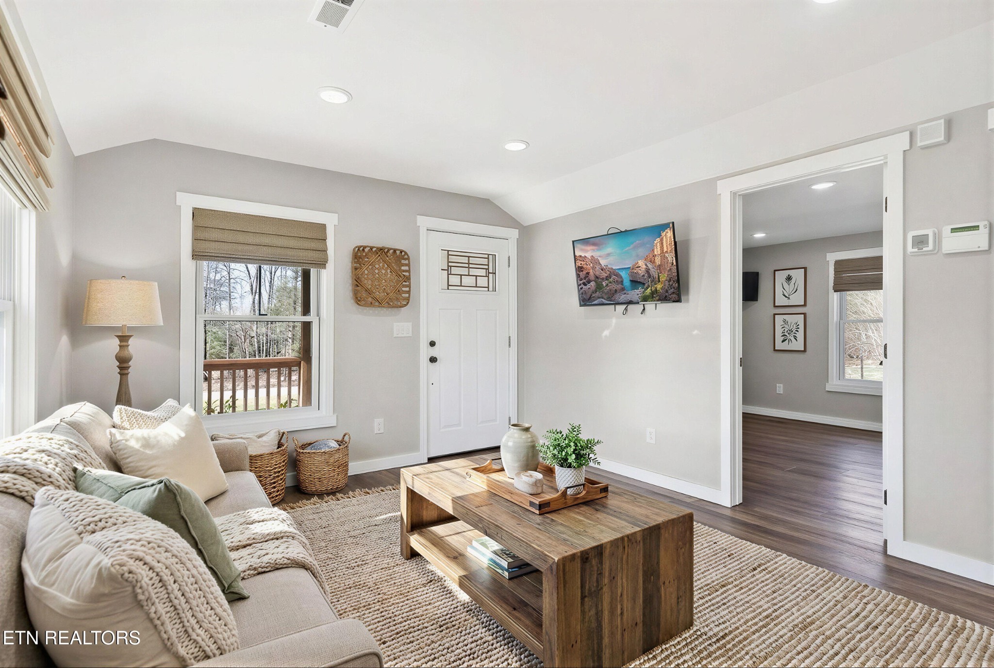 2496 Chestnut Hill Road Crossville, TN 38571 - Photo 5 of 38 a living room with furniture and a window