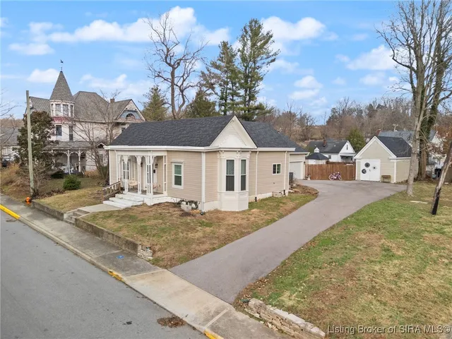 $320,000 | 600 Farquar Avenue, Corydon, IN 47112