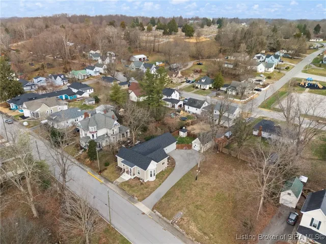 $320,000 | 600 Farquar Avenue, Corydon, IN 47112