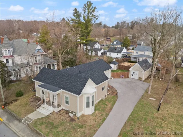 $320,000 | 600 Farquar Avenue, Corydon, IN 47112
