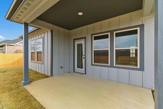 $325,000 | 502 Cumberland Trail, Jacksboro, TX 76458