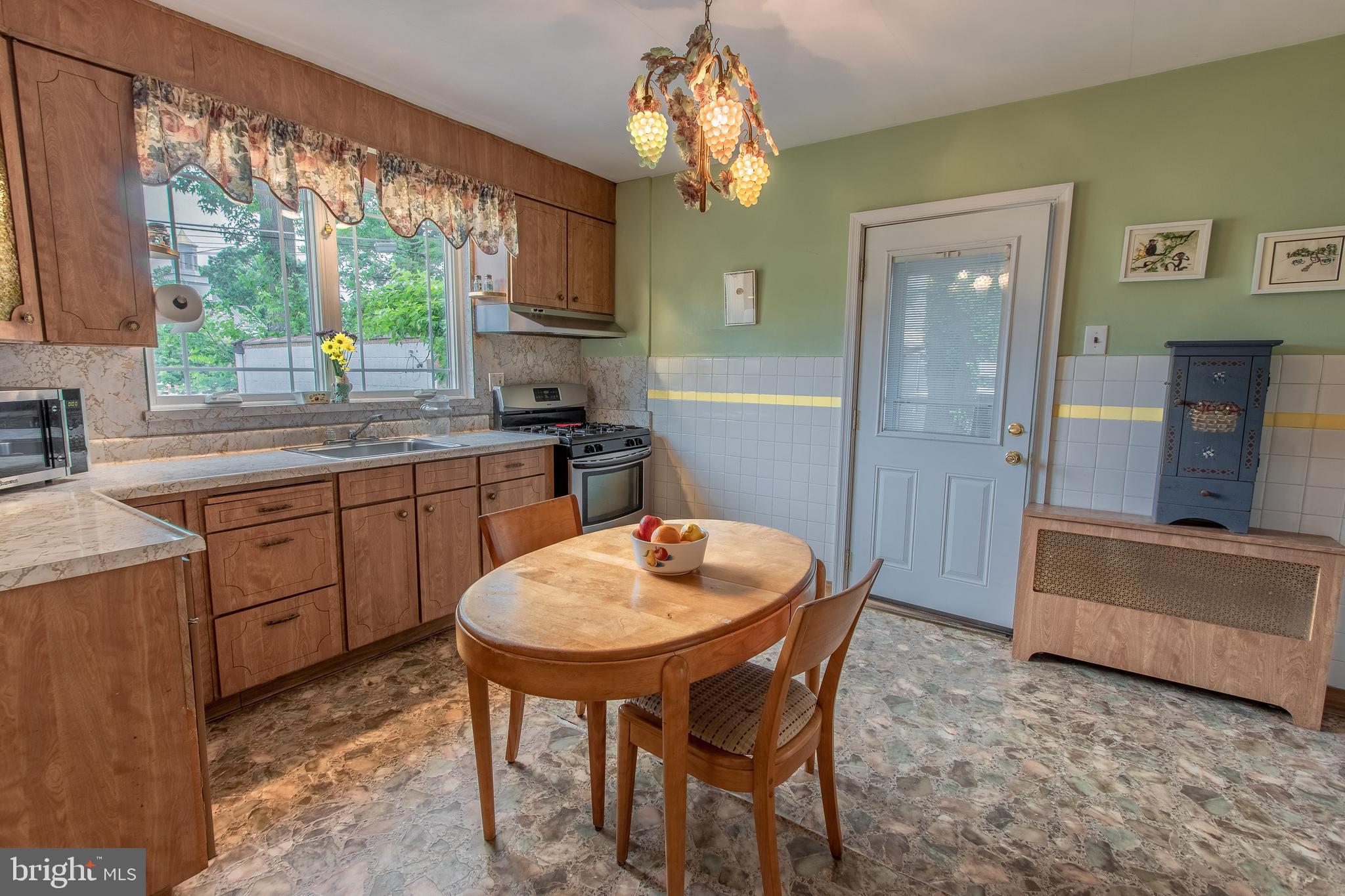 143 Rockglen Road Wynnewood, PA 19096 - Photo 11 of 38