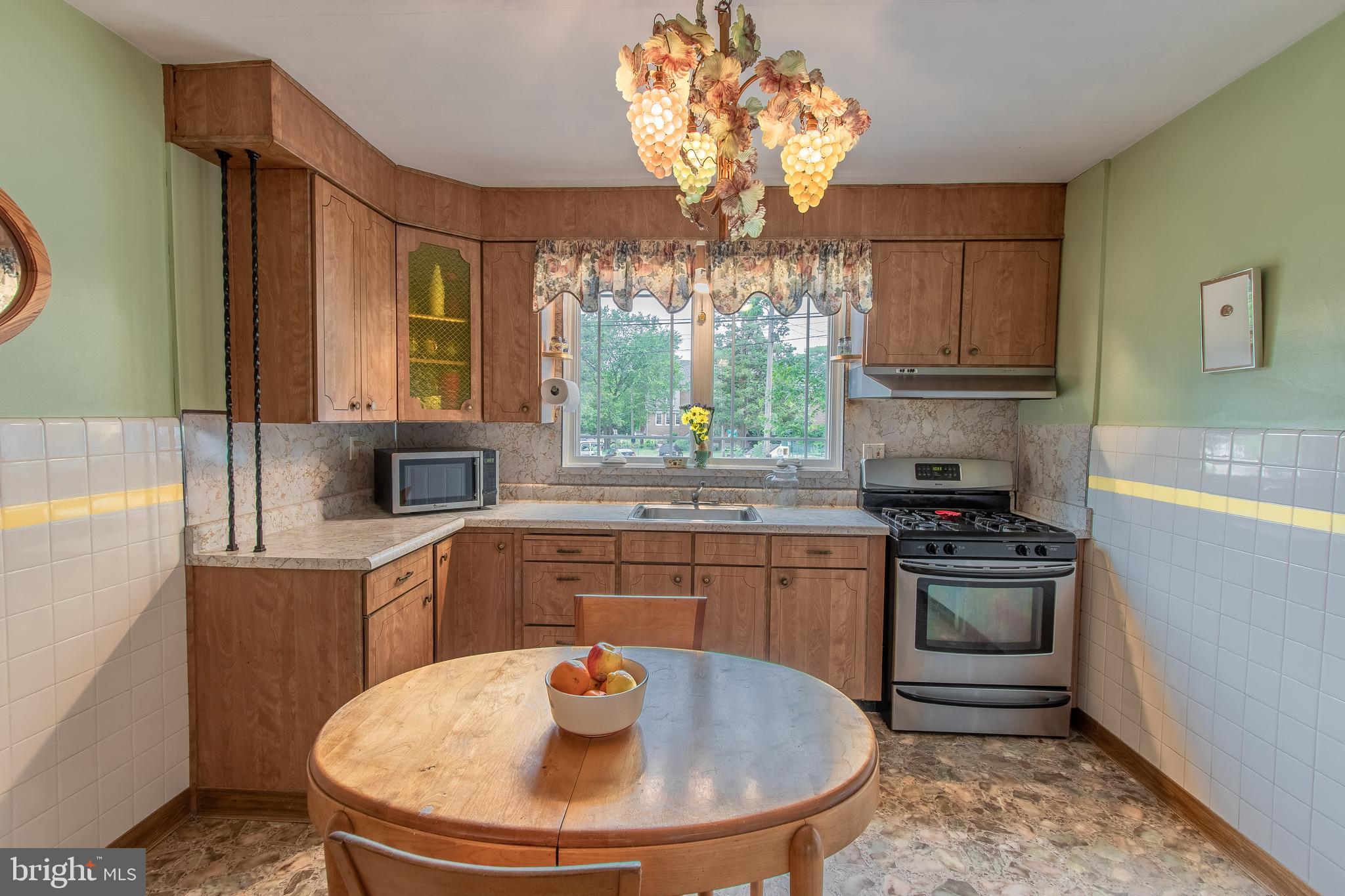 143 Rockglen Road Wynnewood, PA 19096 - Photo 13 of 38