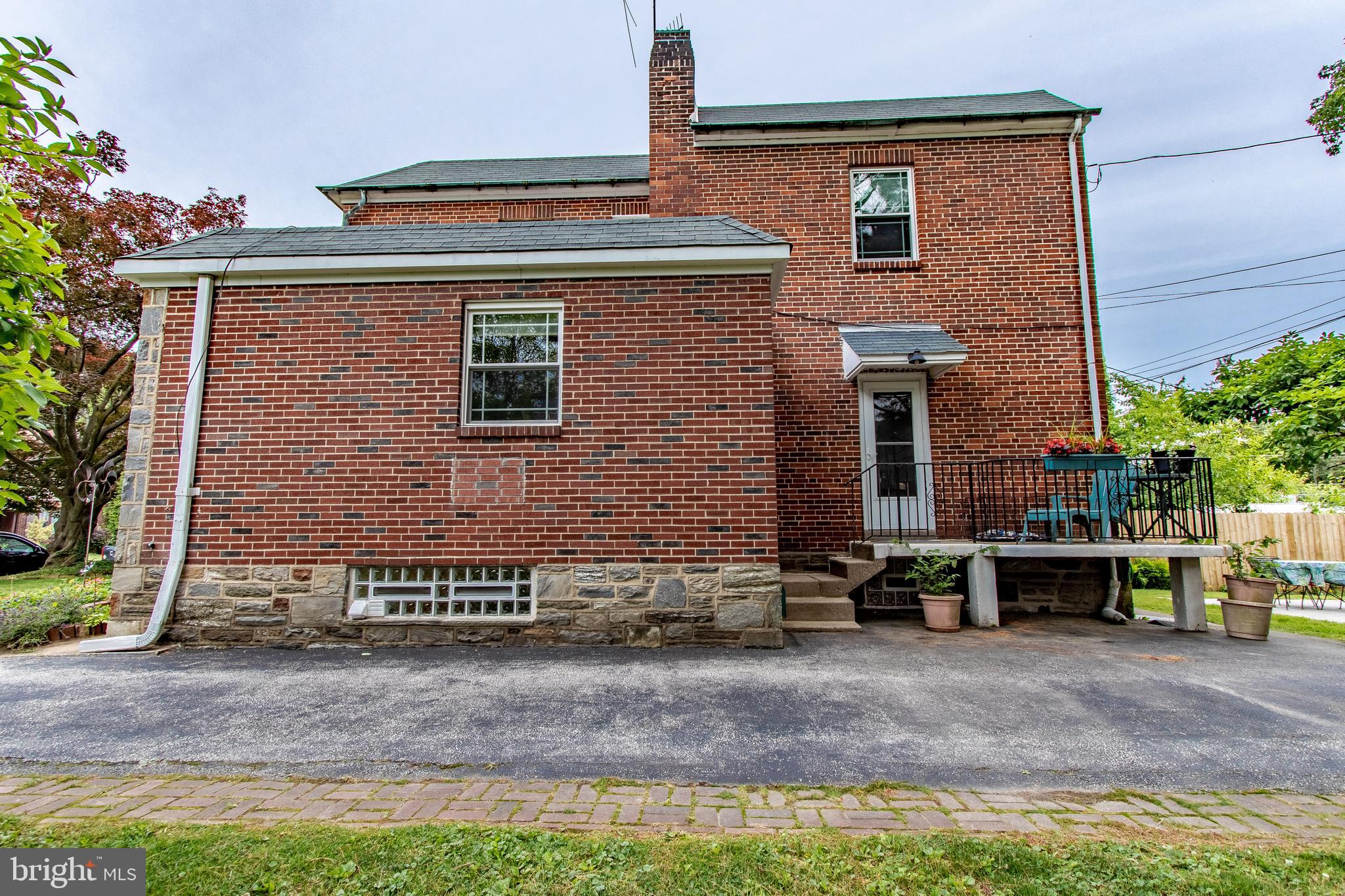 143 Rockglen Road Wynnewood, PA 19096 - Photo 4 of 38