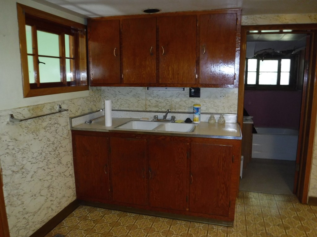 1085 East State Road Seneca, PA 16346 - Photo 4 of 19 Gallery Image 4