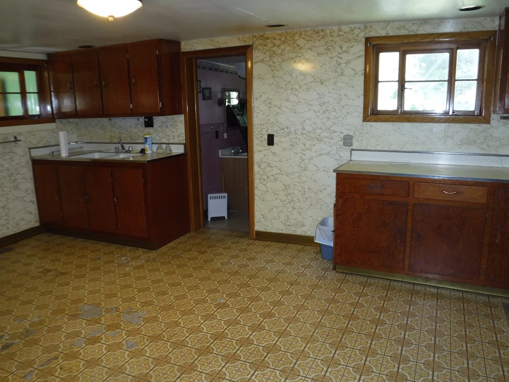 1085 East State Road Seneca, PA 16346 - Photo 5 of 19 Gallery Image 5