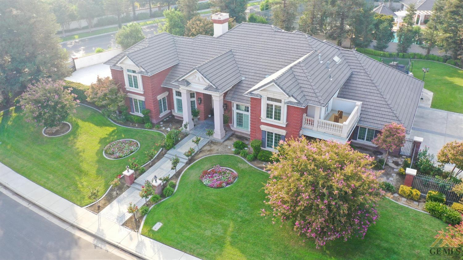 2711 Eagle Crest Drive Bakersfield, CA 93311 - Photo 2 of 29