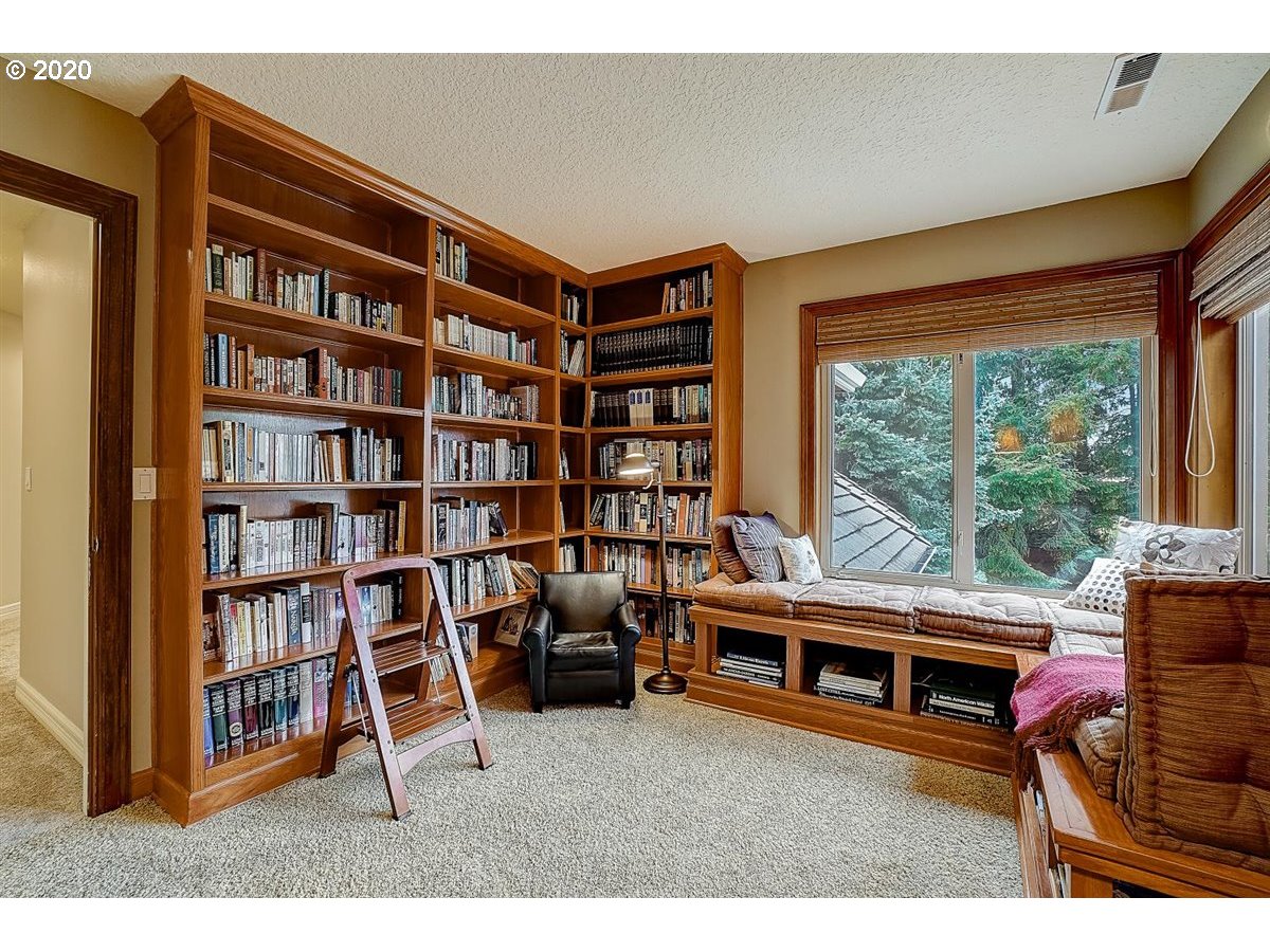 1010 Southwest Schaeffer Road West Linn, OR 97068 - Photo 14 of 32 Gallery Image 14