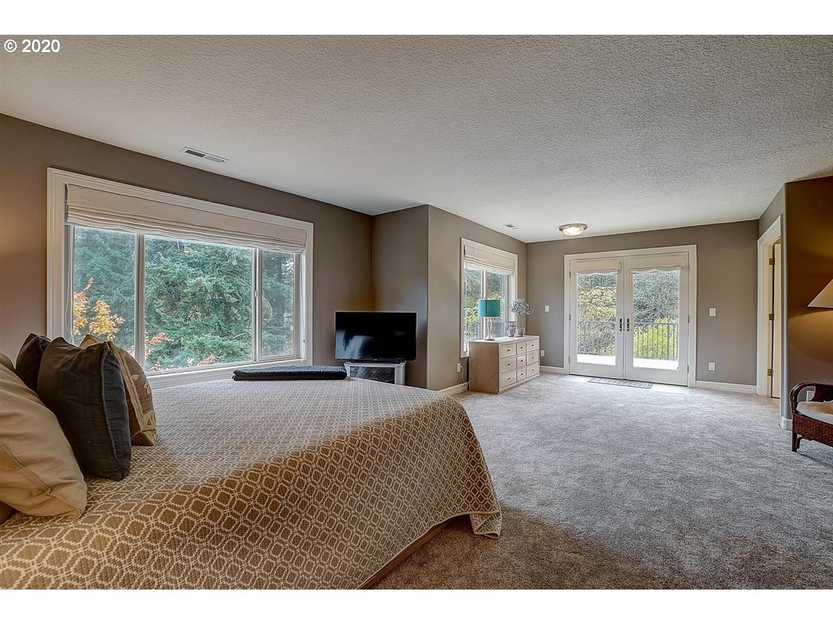 1010 Southwest Schaeffer Road West Linn, OR 97068 - Photo 16 of 32 Gallery Image 16