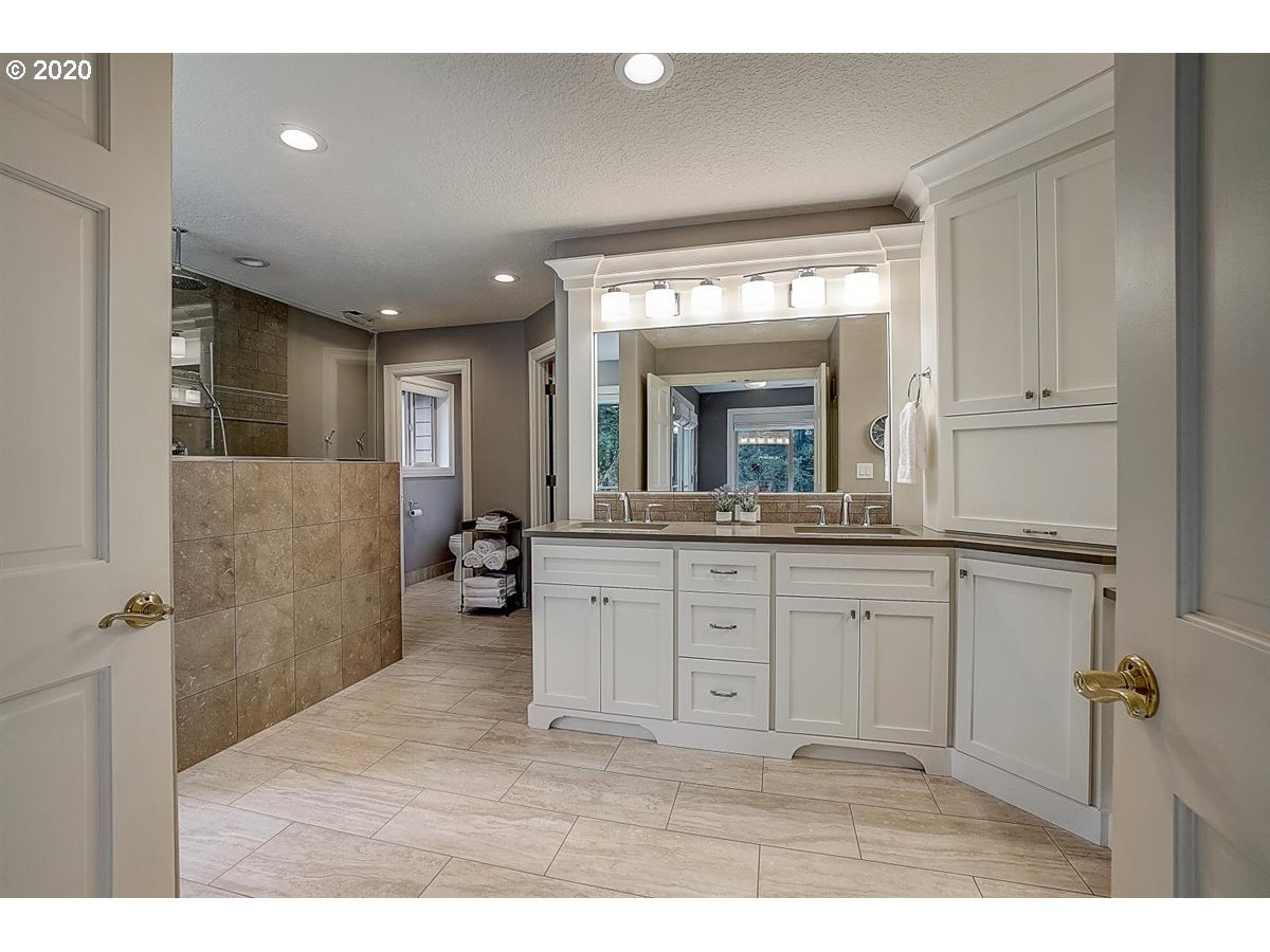 1010 Southwest Schaeffer Road West Linn, OR 97068 - Photo 17 of 32 Gallery Image 17
