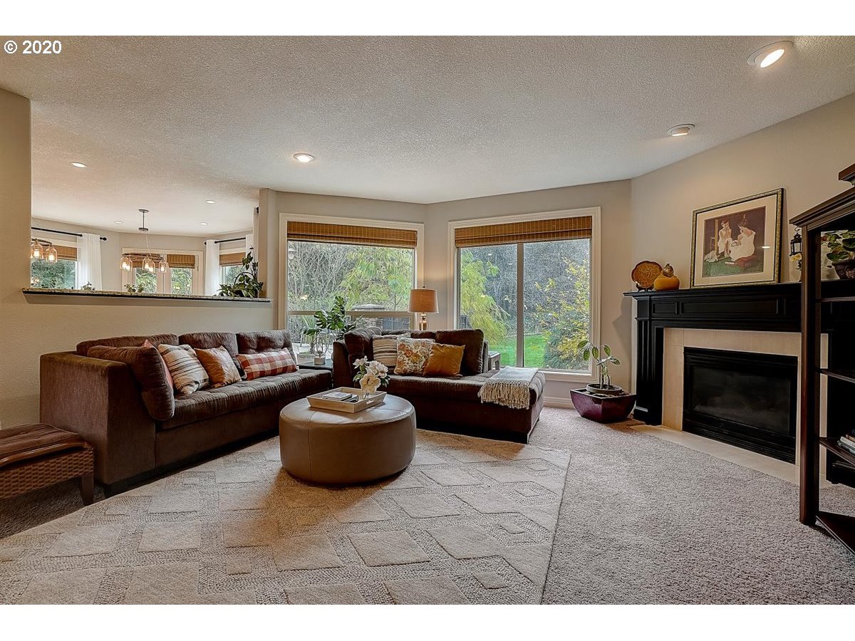 1010 Southwest Schaeffer Road West Linn, OR 97068 - Photo 6 of 32 Gallery Image 6
