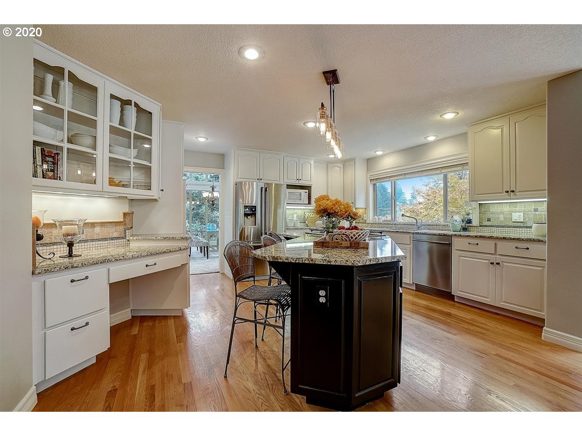 1010 Southwest Schaeffer Road West Linn, OR 97068 - Photo 9 of 32 Gallery Image 9