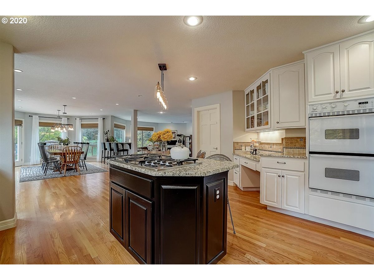 1010 Southwest Schaeffer Road West Linn, OR 97068 - Photo 10 of 32 Gallery Image 10