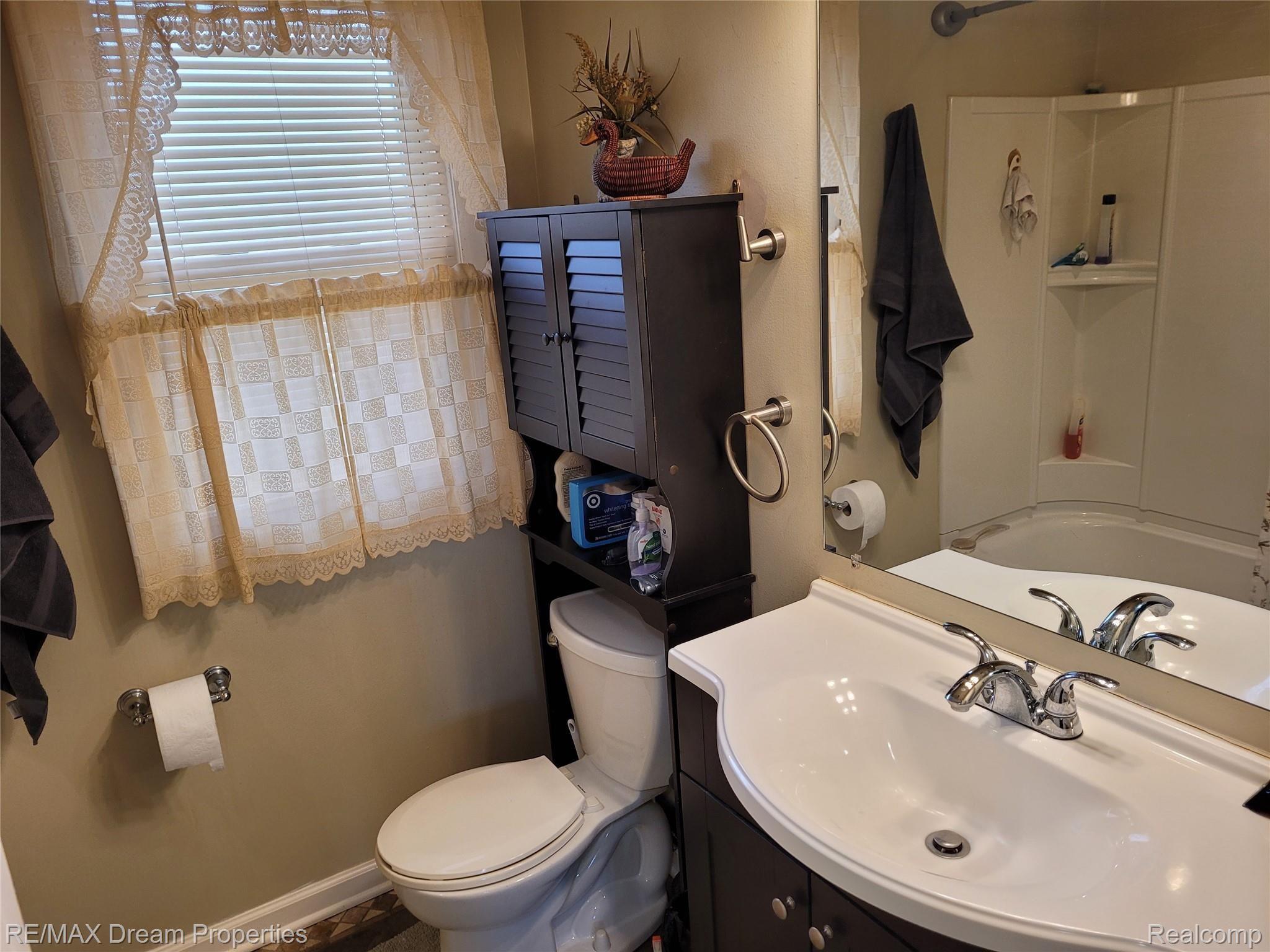 20118 Farmington Road Livonia, MI 48152 - Photo 17 of 20 20210310_140556.jpg