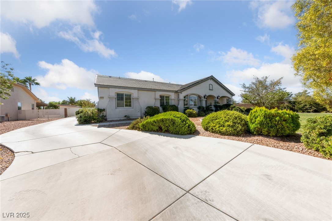 5921 Lone Ranch Avenue Las Vegas, NV 89131 - Photo 5 of 39 Driveway