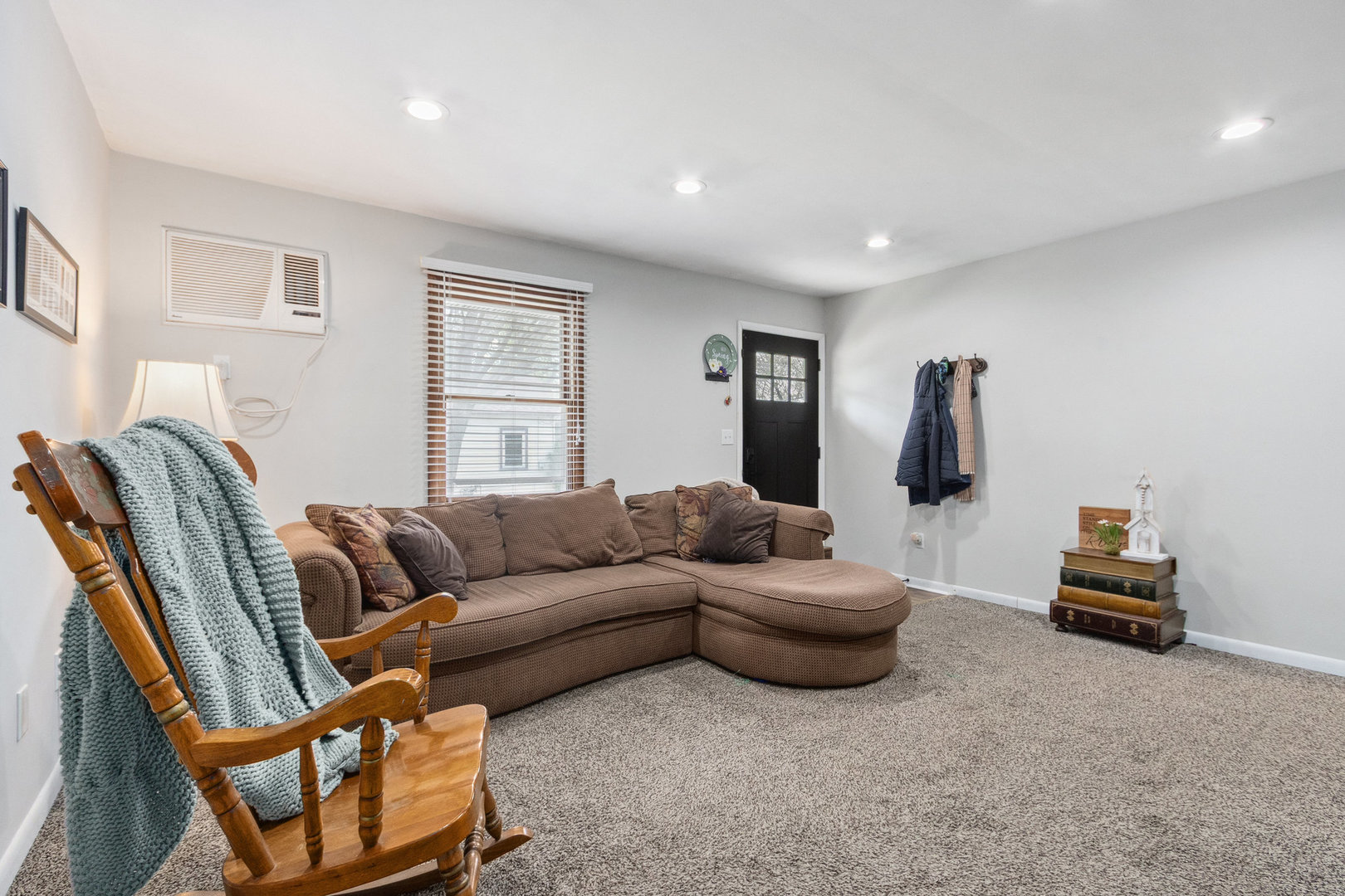 309 South Joliet Street, Unit 309 Wilmington, IL 60481 - Photo 4 of 12 a living room with furniture