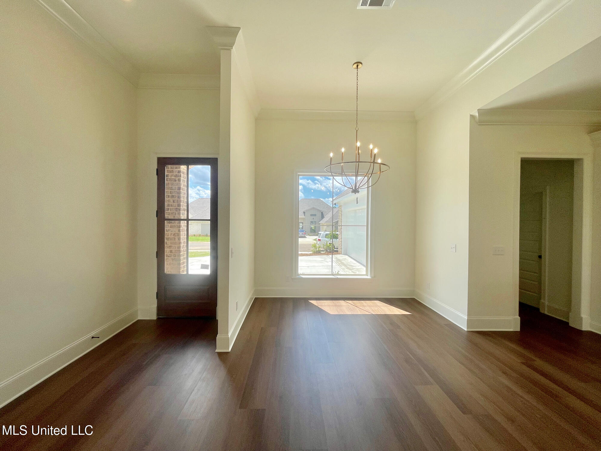 452 Aurora Circle Canton, MS 39046 - Photo 3 of 25 IMG_7872