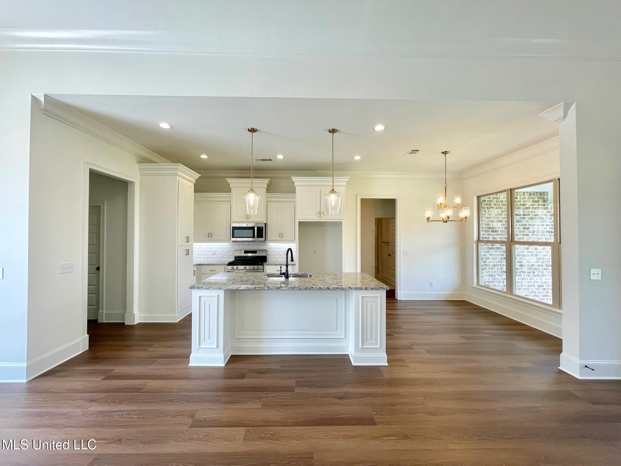 452 Aurora Circle Canton, MS 39046 - Photo 7 of 25 IMG_7875