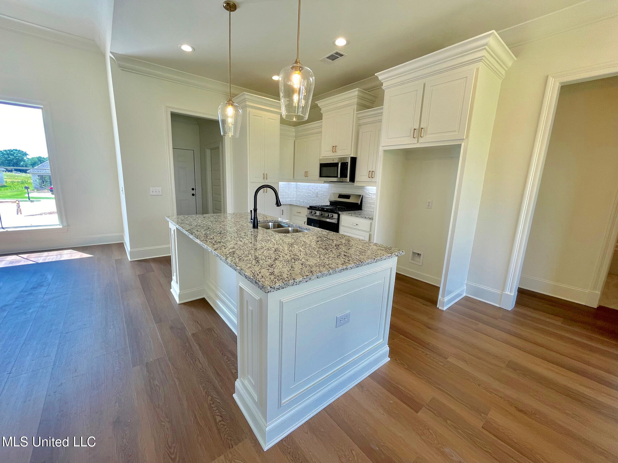 452 Aurora Circle Canton, MS 39046 - Photo 8 of 25 IMG_7877