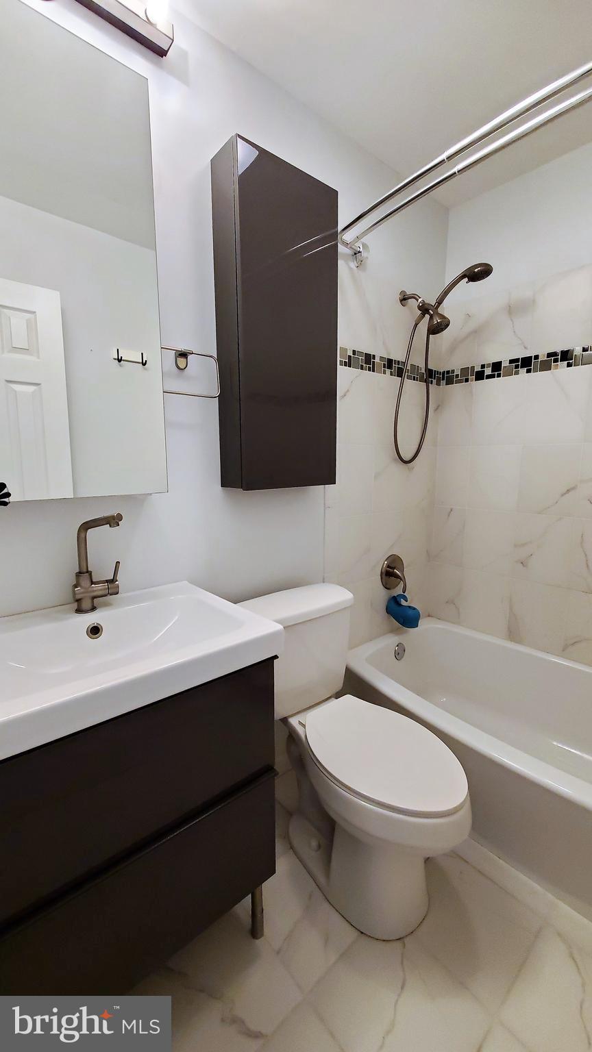 3 Cinzano Court Gaithersburg, MD 20878 - Photo 31 of 41 Hall bath
