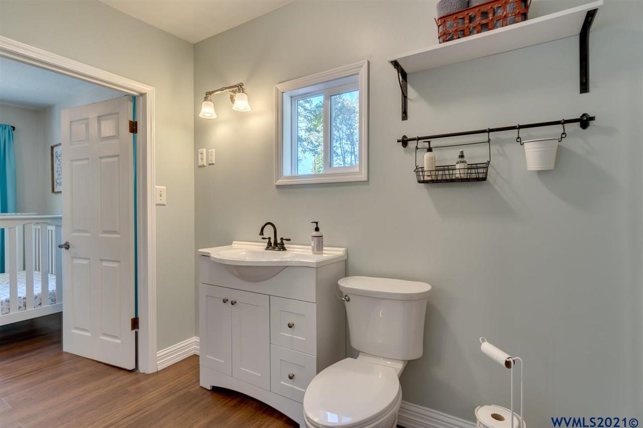 34693 Meridian Road Lebanon, OR 97355 - Photo 16 of 36
