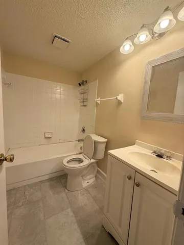 $2,600 | 5514 16th Street West, Unit A, Bradenton, FL 34207