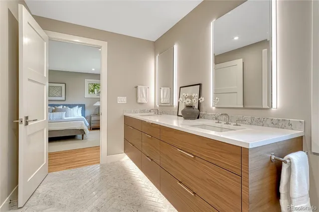 a en suite bathroom with a sink and a mirror