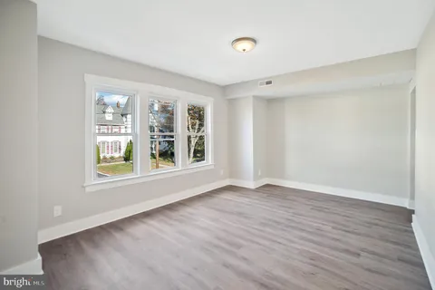 $2,025 | 868 Haddon Avenue, Collingswood, NJ 08108