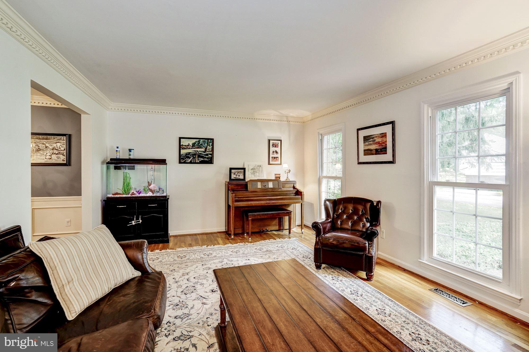 11521 Running Cedar Road Reston, VA 20191 - Photo 6 of 30 Living Room