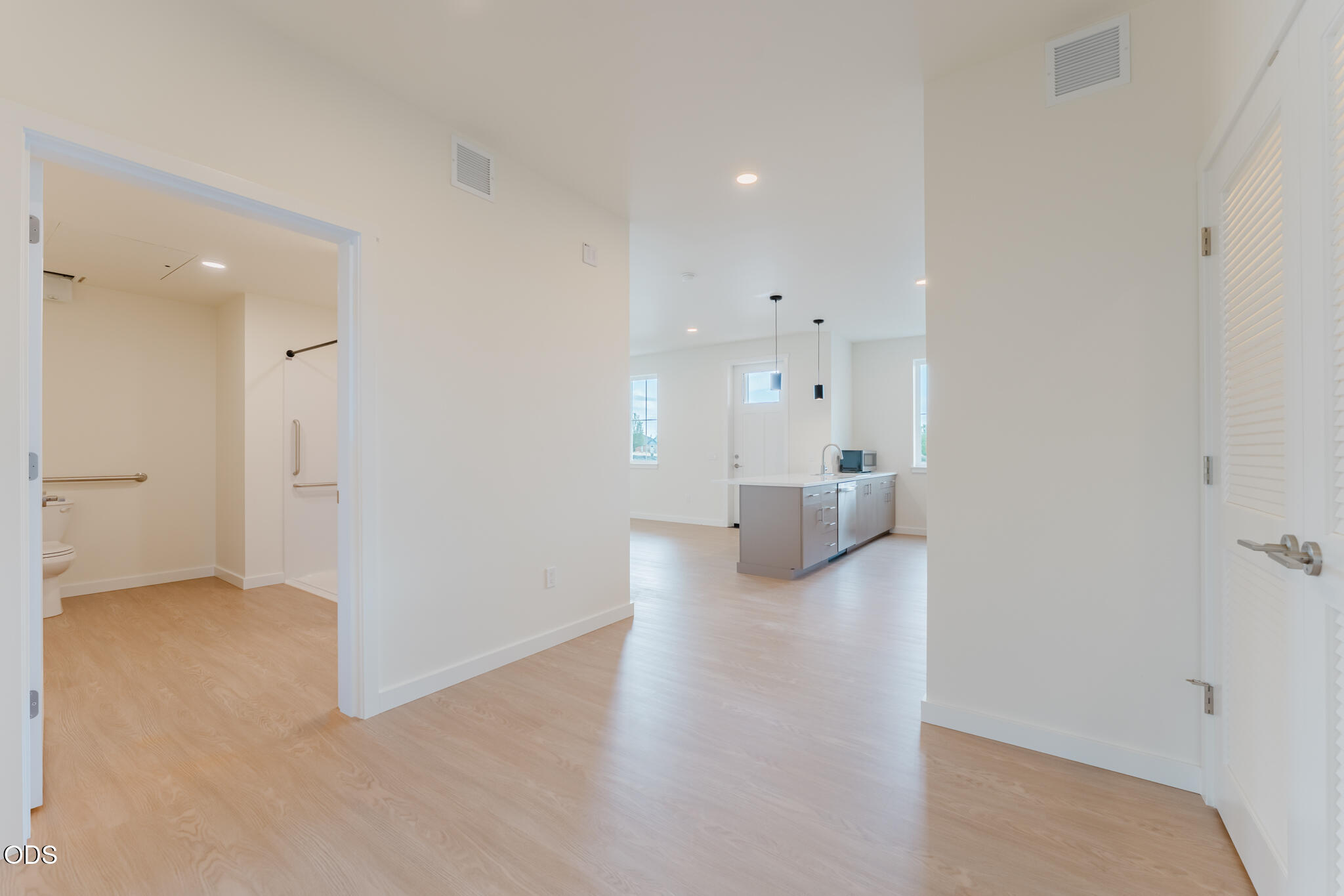 189 Northwest 17th Street, Unit 100 Redmond, OR 97756 - Photo 16 of 21