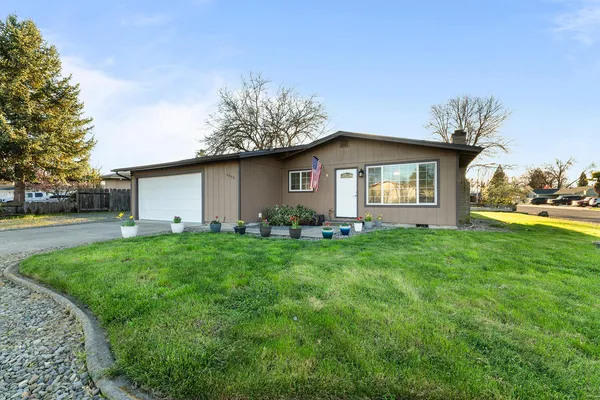 $369,500 | 4065 Crestwood Circle, Central Point, OR 97502