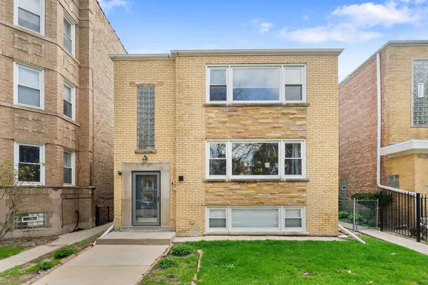 $1,900 | 5515 North Artesian Avenue, Unit 1, Chicago, IL 60625