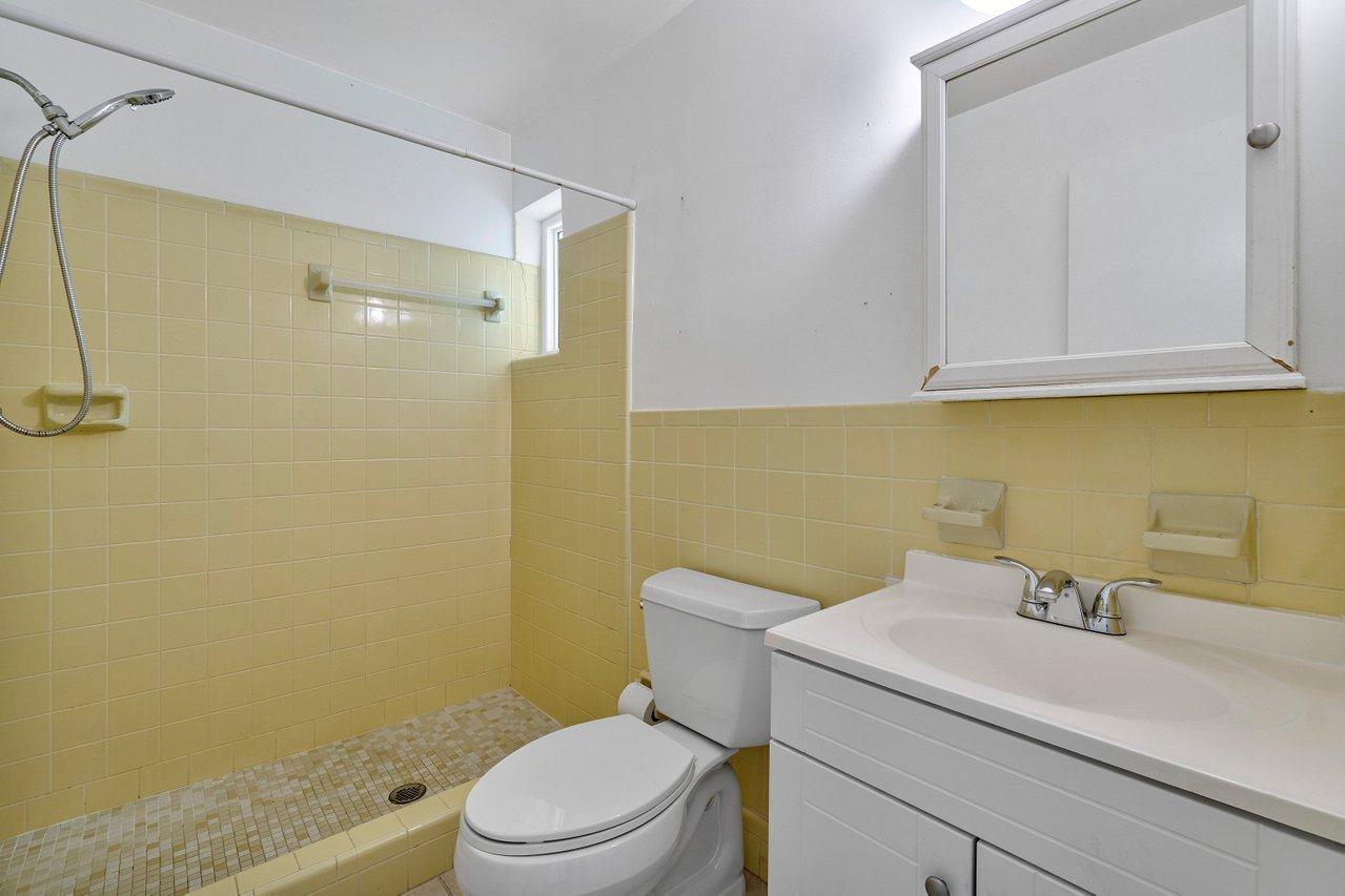 101 East Riverside Drive Jupiter, FL 33469 - Photo 19 of 33 019-101EastRiversideDrive-Jupiter-FL-334