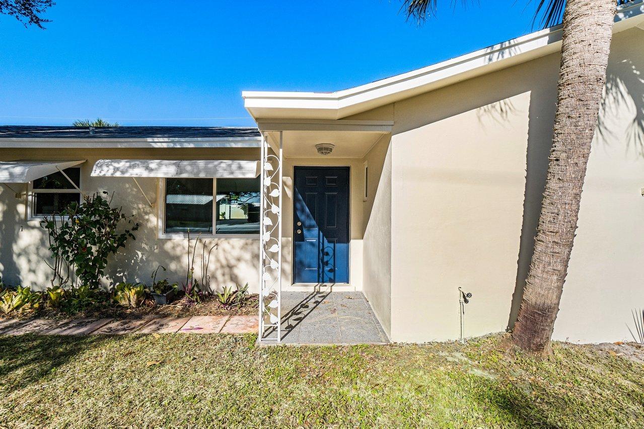 101 East Riverside Drive Jupiter, FL 33469 - Photo 4 of 33 004-101EastRiversideDrive-Jupiter-FL-334