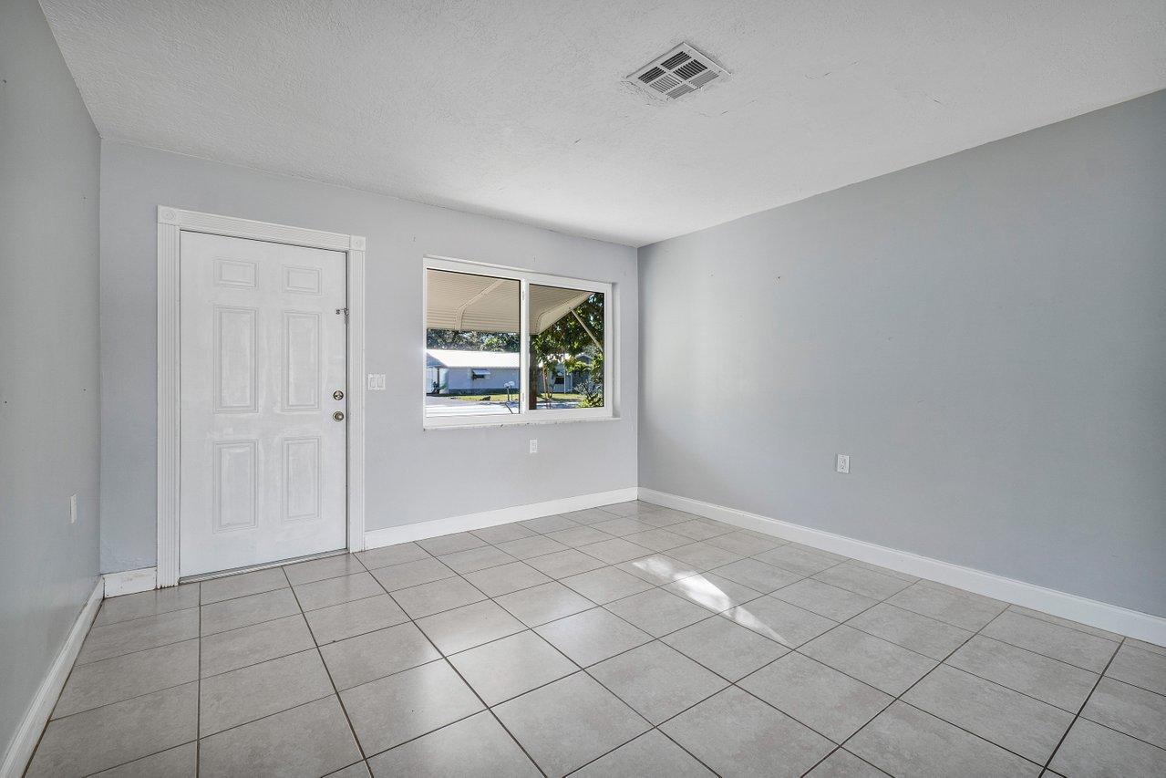 101 East Riverside Drive Jupiter, FL 33469 - Photo 5 of 33 005-101EastRiversideDrive-Jupiter-FL-334