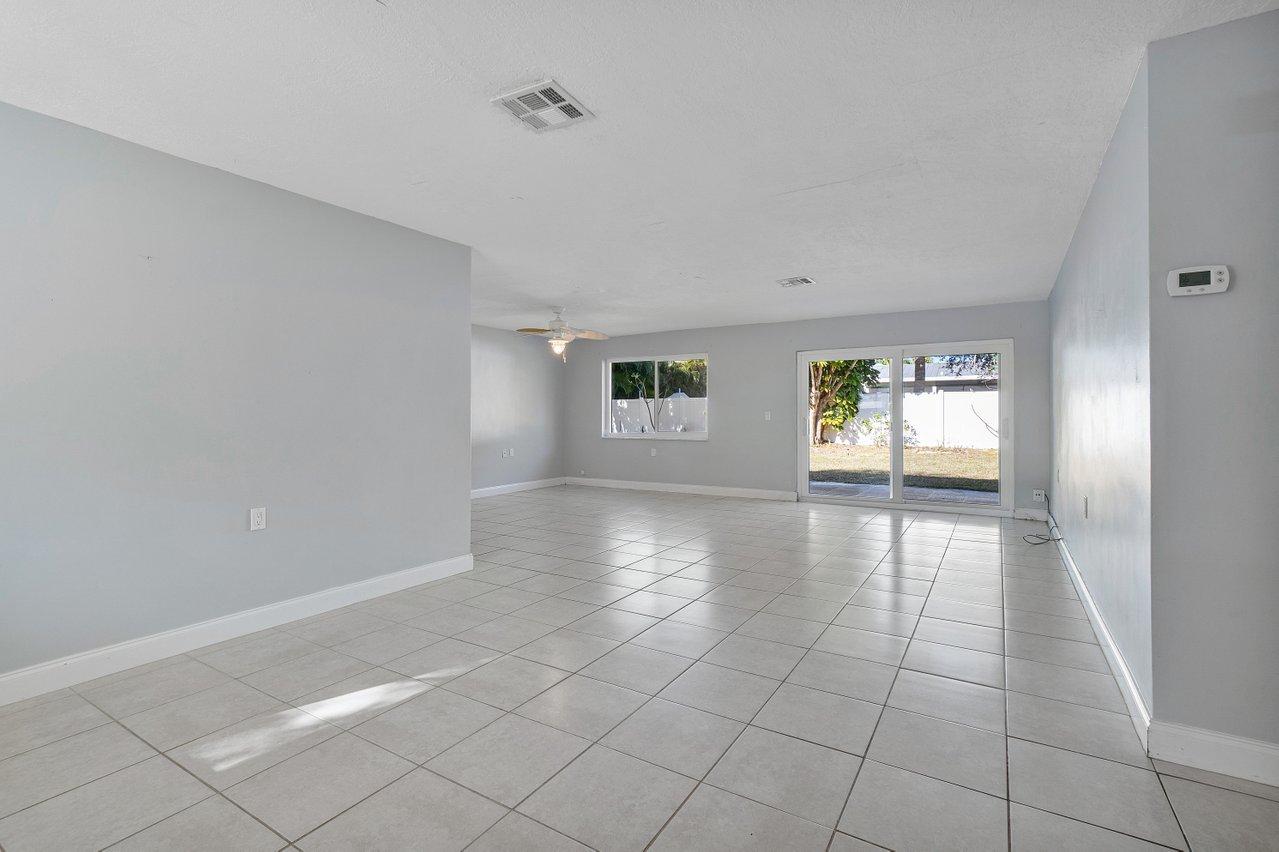 101 East Riverside Drive Jupiter, FL 33469 - Photo 6 of 33 006-101EastRiversideDrive-Jupiter-FL-334